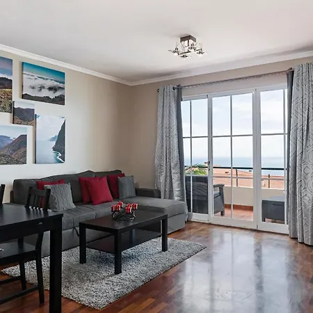 V By An Island アパート カニコ